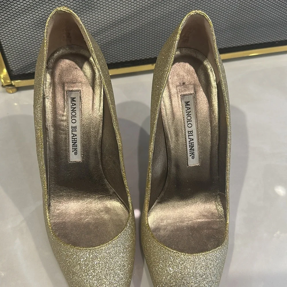 Manolo Blahnik Gold Women's Shoes l